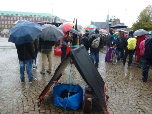 Øsregn Ved Demonstration Mod Danske Soldater Til Afghanistan Den 19.10.2014